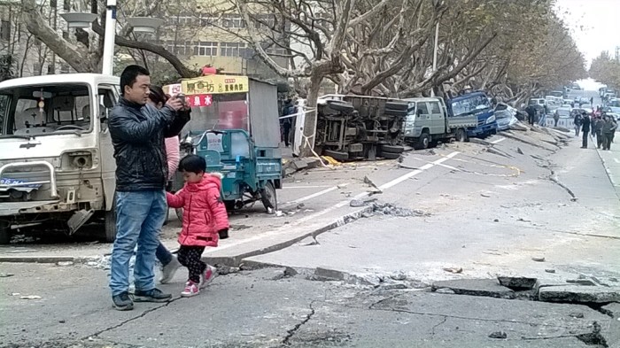 【青岛<em>11.22</em>爆炸事故现场的车辆】_奇瑞QQ论