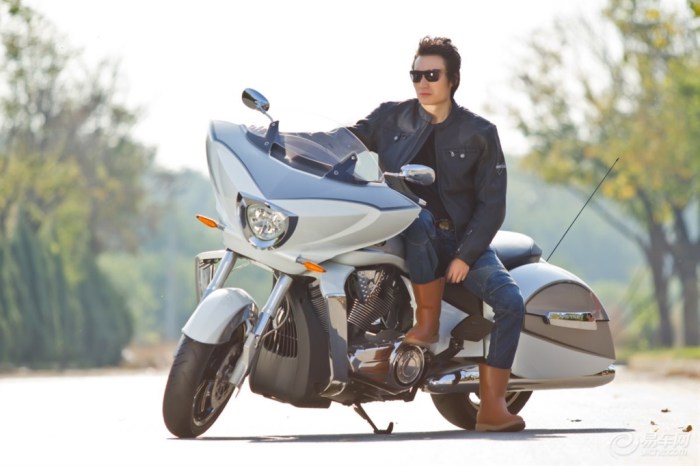 【酷男身着机车服 尽显男人本色】_摄影论坛