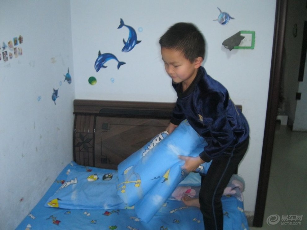 【宝贝成长日记】131219自己铺床
