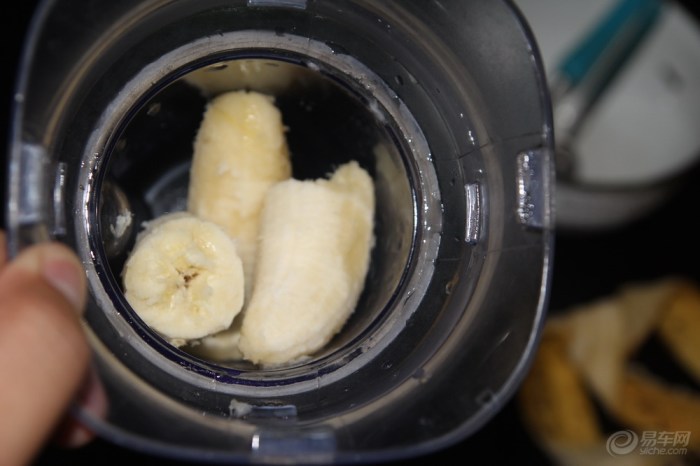 【【首页贴】【消暑美食】DIY香蕉奶昔+西瓜