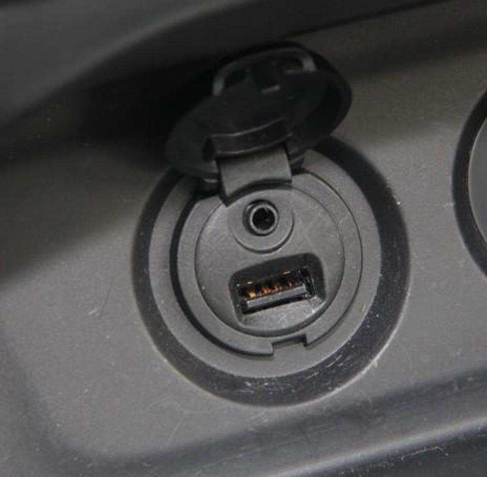 【1.8自动劲享U盘怎么放歌呀,谢谢】_雪铁龙C