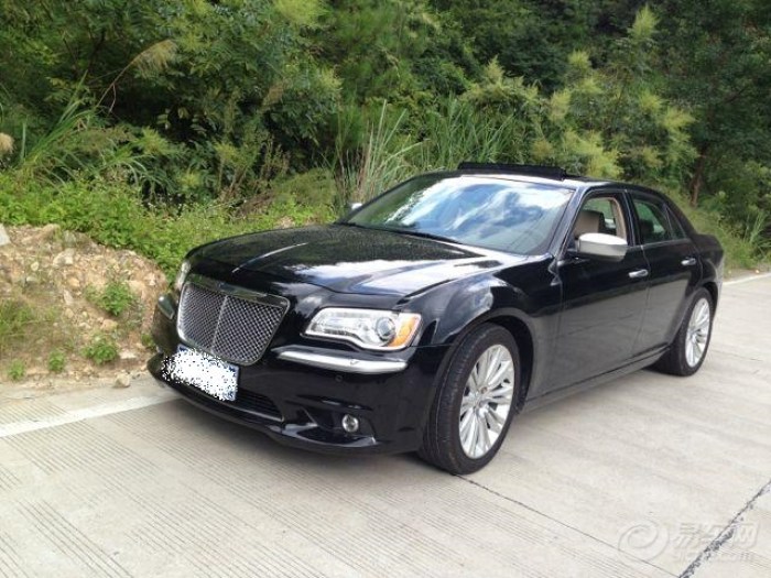 【克莱斯勒300C新款,改宾利款式中网后图,小秀