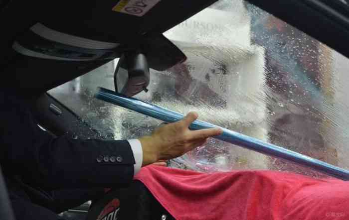 【像梦一样自由,向天空一样坚强,用歌词来作为