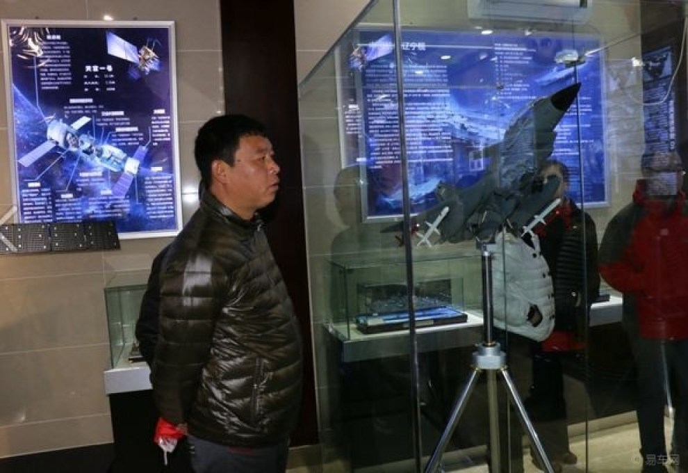 【这年头看活人没意思~走~小三小五去看看sh