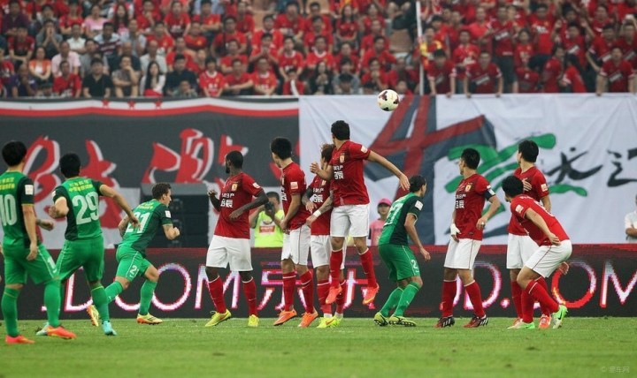 【邵佳一绝杀后忘情狂欢 恒大队员身影落寞】