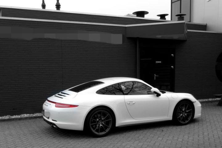 【现在有个朋友的保时捷991改装大尾翼,哪里有