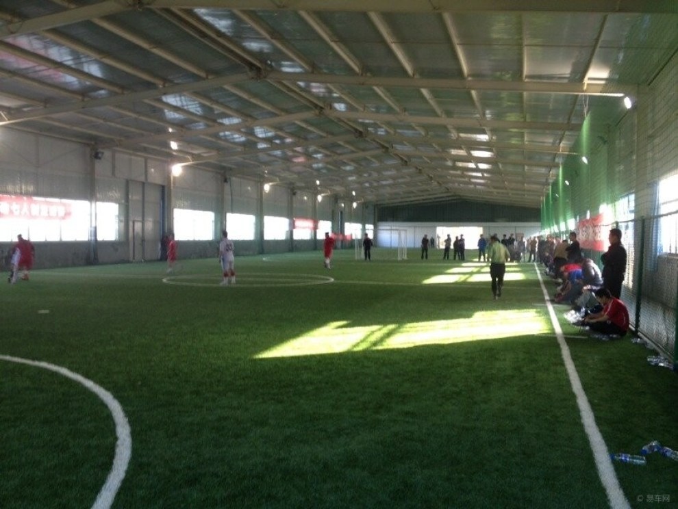 【【踢进羊年】室内足球对抗赛】_易车足球大