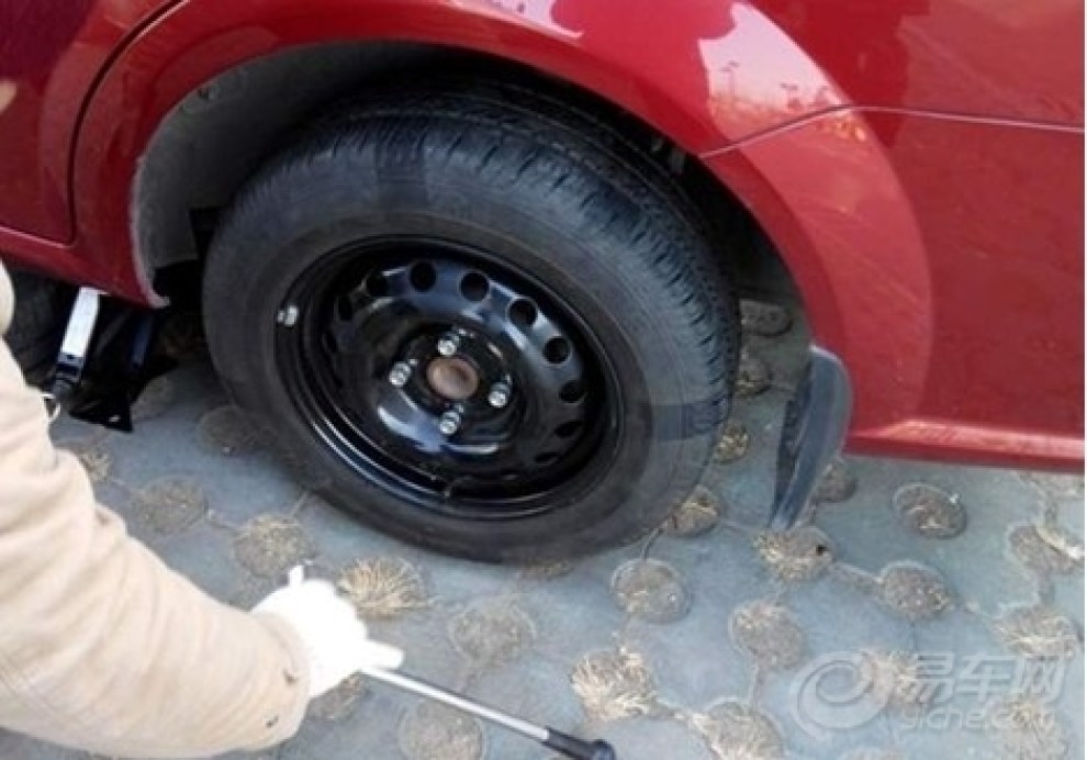 【自己动手,更换凯越轮胎】_凯越论坛图片集锦