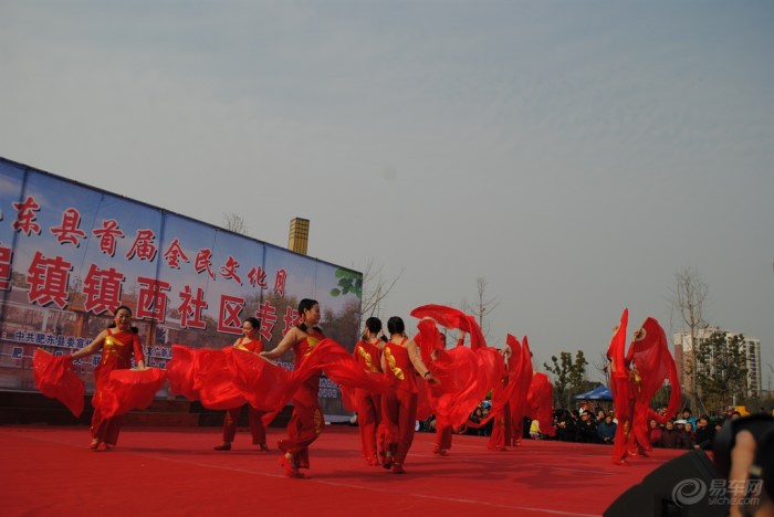 压轴表演好运来舞蹈继连拍中观赏社区文化月活