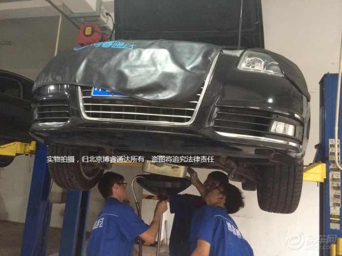 奥迪无极变速箱维修01J阀体维修作业 奥迪无极变速箱切割解剖图, 红色区域是机械加工切割点。能直观看到内部结构,了解故障点,故障区域。 这是奥迪变速箱的阀体,第一张变速箱解剖图能看到它,奥迪无极变速箱的控制电脑和控制阀体组合在了一起(看最左侧的插头)优点;取消连接线,减轻重量,减少故障点。但电脑还是有一定的故障率。 阀体与控制单元分开,他们之间的关系是(右侧的控制电脑回采集1挂挡信号 2发动机及变速箱温度信号3油门踩的深浅信号(节气门)4车速信号5发动机转速信号)电脑采集完这些信号后,发出不同的指令来