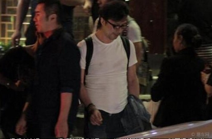 【 章子怡深夜与汪峰离场  生日会秀恩爱峰雨无