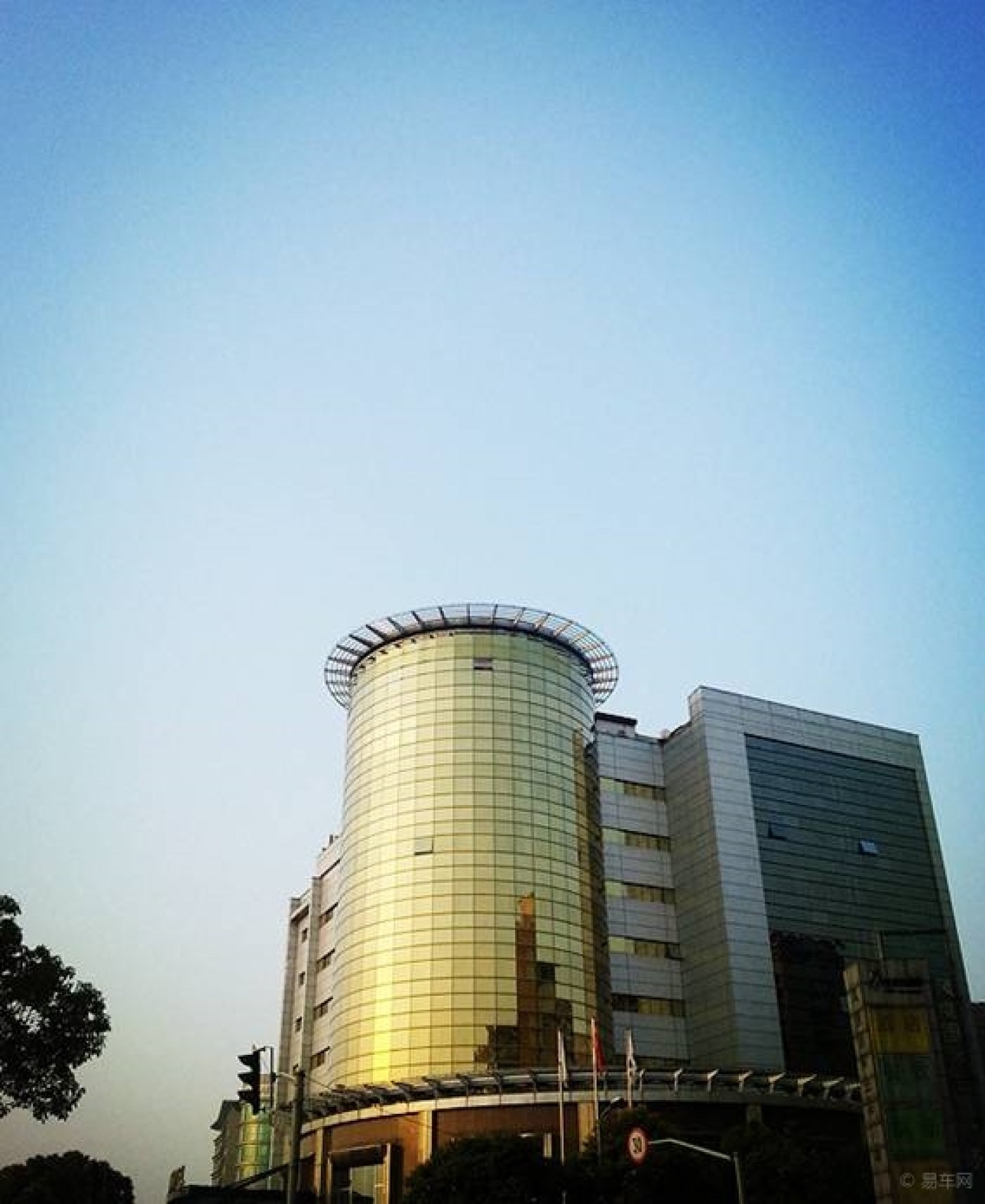 韩国街吃韩国料理,吃的挺饱的!