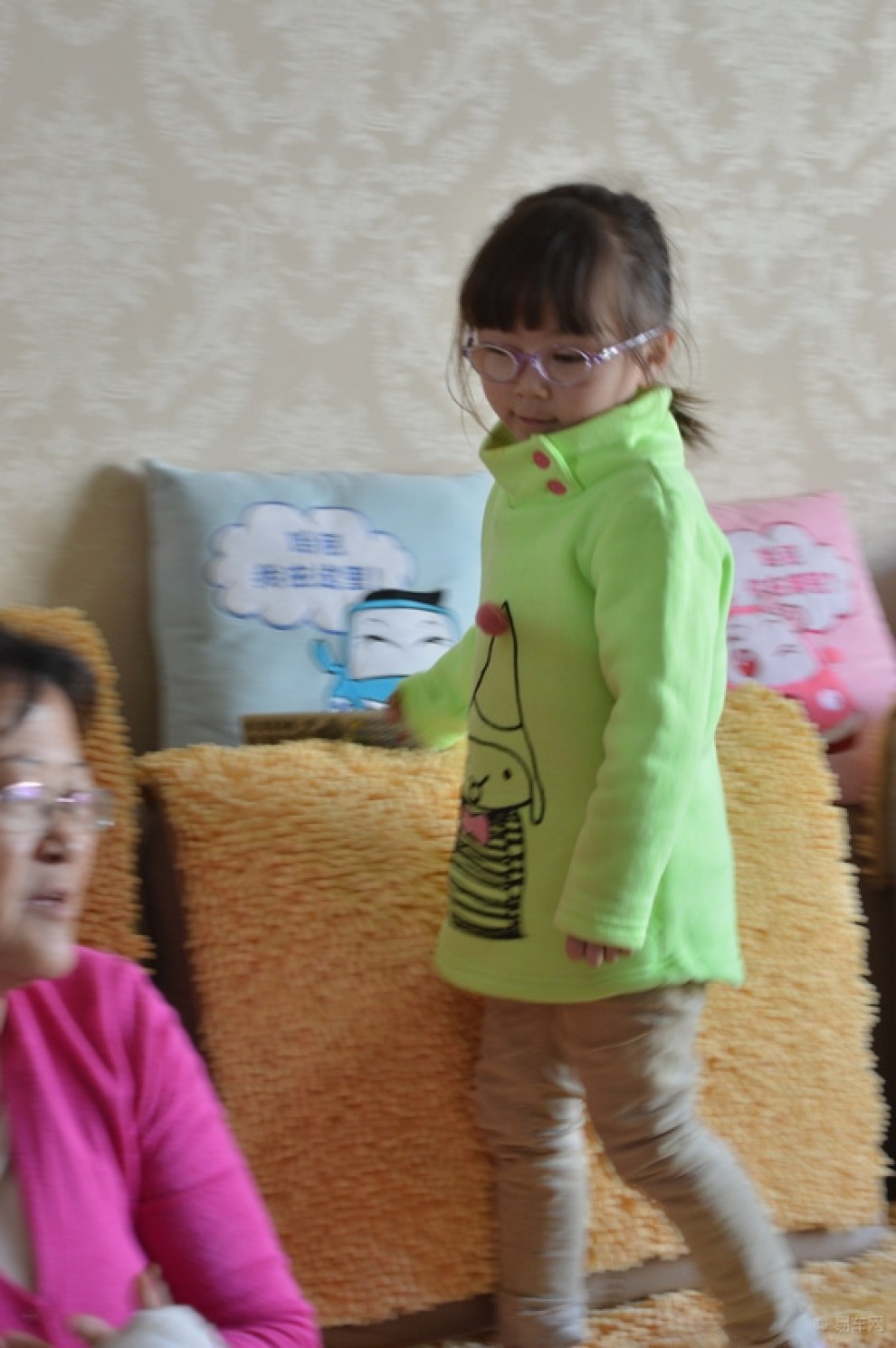 【【超宝动起来】<em>爱看电视</em>的<em>女儿</em>】_超级宝贝