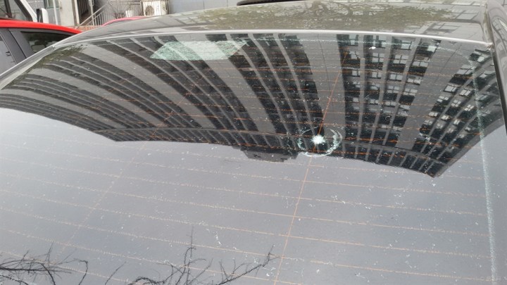 【没买单独破碎险,后挡玻璃损坏。】_四川车友