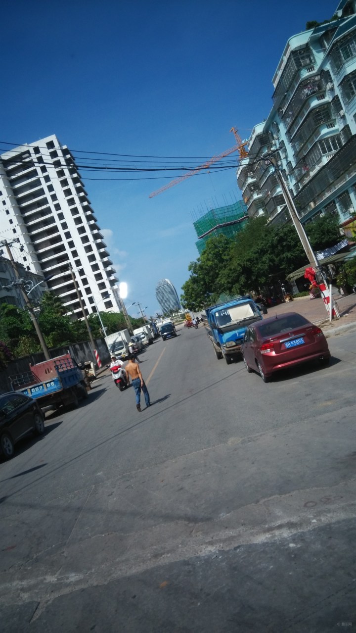 【从公交车上去领略三亚的美丽景色】_云南车