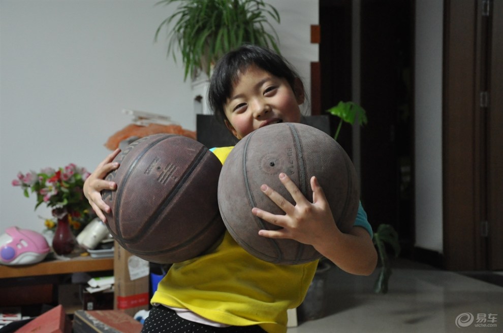 【【超宝动起来】小农女玩篮球