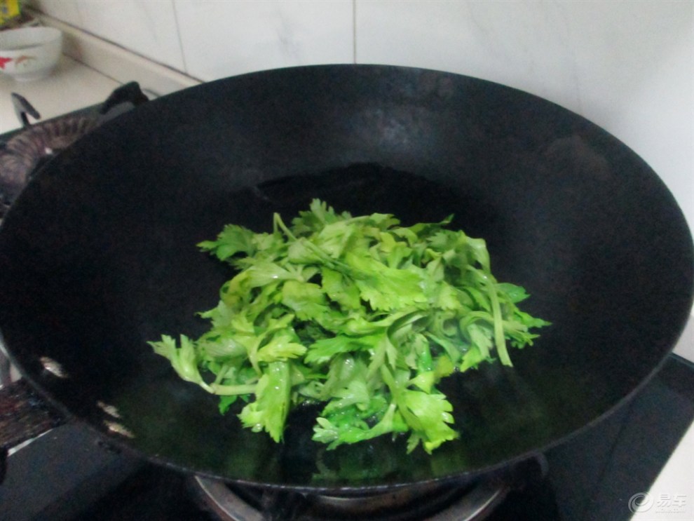 【【新春美食季】芹菜叶面疙瘩汤】_美食之旅