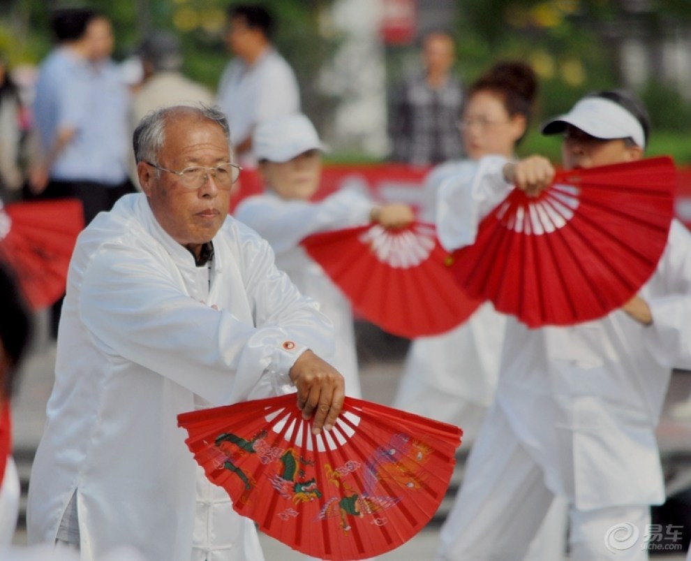 【东北的广场娱乐活动】_广西论坛图片集锦