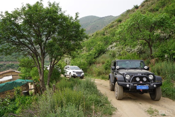 【开越野车穿越峡谷 了却依然宁静心愿】_驴行