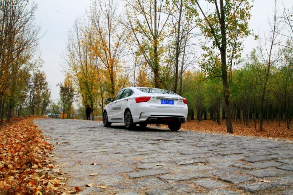 【就让秋风带走我的思念 开车博瑞探晚秋】_博