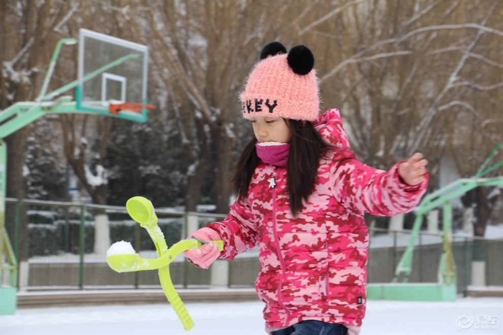 【【超宝动起来】女儿用雪球夹制作雪球】_超