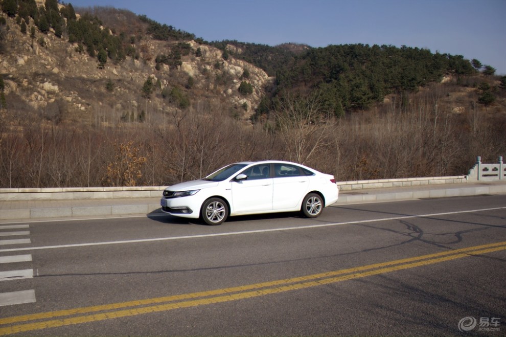 【水声滴滴,凤起涟漪。百转千回,何处觅!小白出