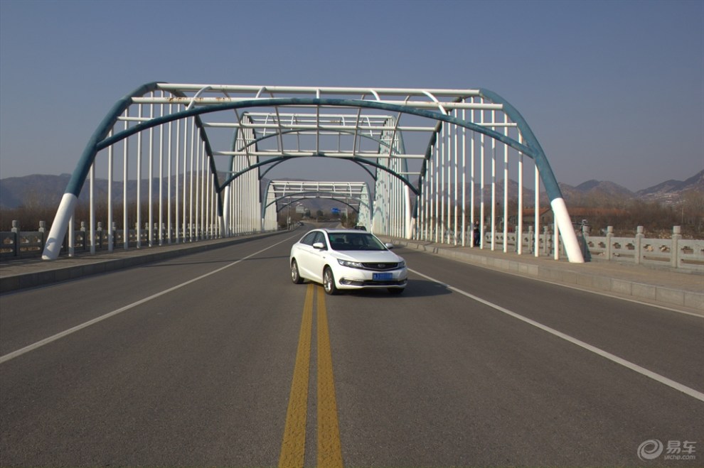 【水声滴滴,凤起涟漪。百转千回,何处觅!小白出