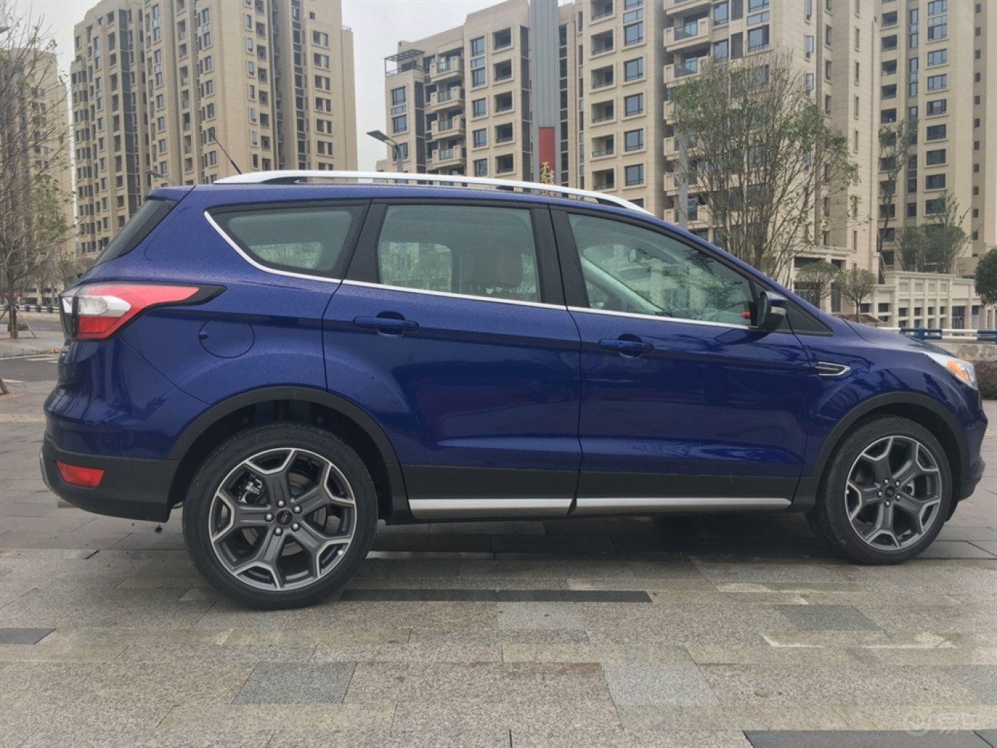 小雨浇不灭提车的激动--苍蓝猛兽提车分享