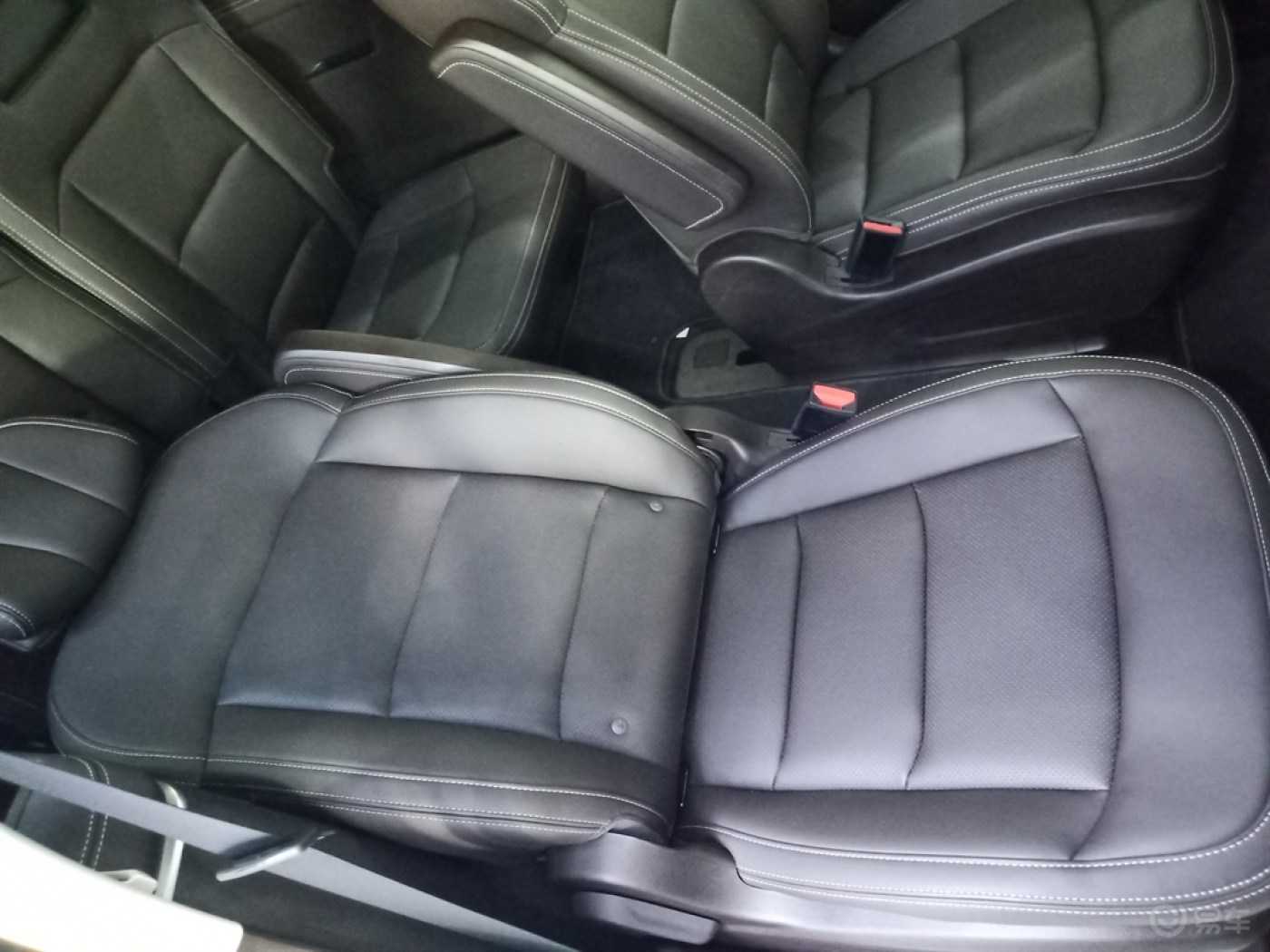 到店观赏吉利首款--7座嘉际MPV