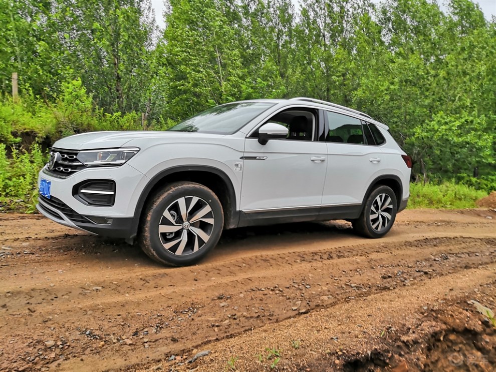 【曾梦想仗剑走天涯,看一看世界的繁华,在路上