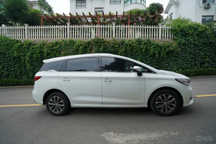 探秘自然的瑰丽,绕山而行,宋MAX带我一路向前