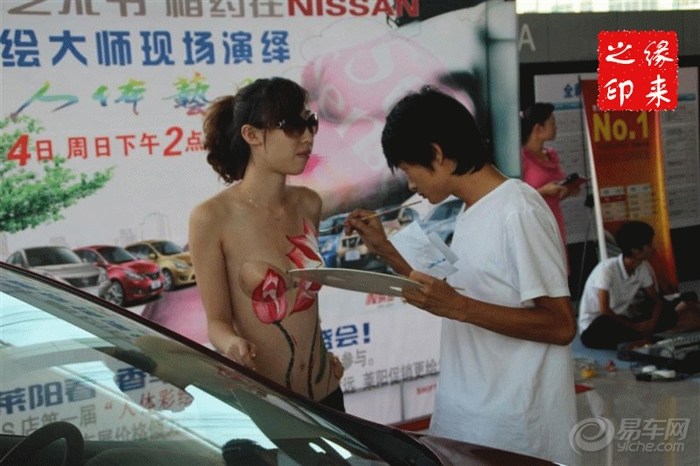 山东车展人体彩绘图片