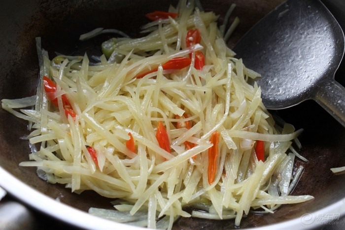 【【今晚吃什么】一个人的晚餐-油煎馒头+土豆