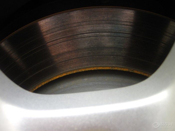 【新福刹车片磨损有凹槽,大家看正常吗?】_福