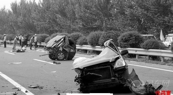 【前车之鉴-国内高速车祸案例 珍爱生命 谨慎驾