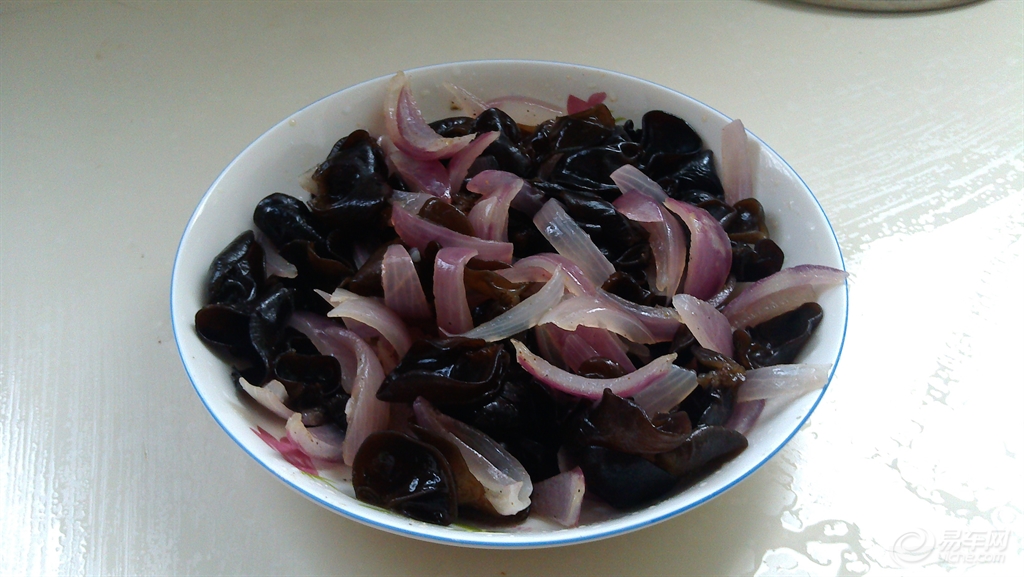 木耳洋葱怎么做凉菜 fcfb4785d02843db8ed8f8356832f2ec.jpg