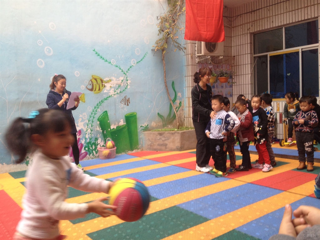 小孩运动会图片 42fb67fef2754243ace2b20a372177ae.jpg