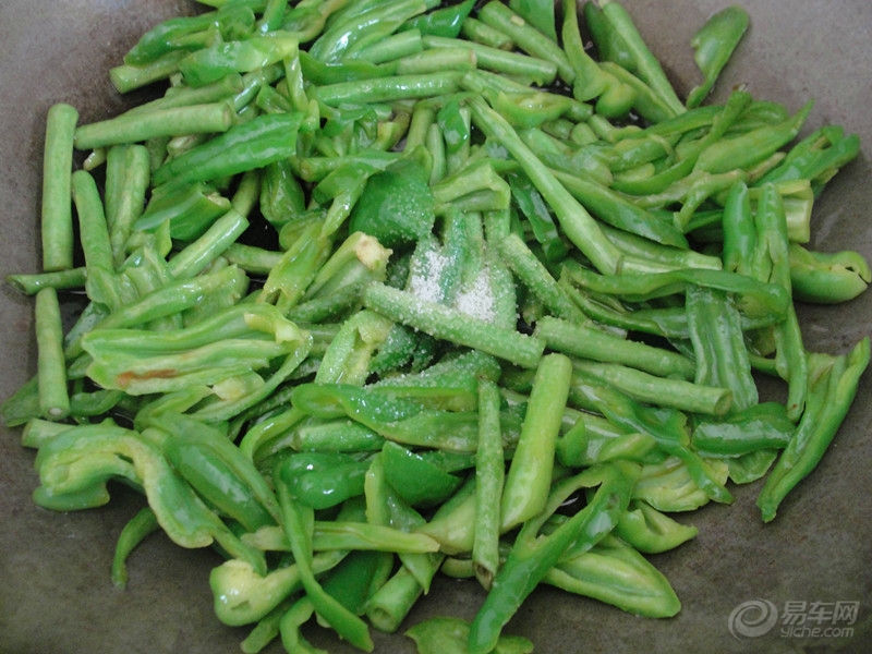 长豆角怎么炒脆脆的 41bede5046e14aa1a483fc83d6928c42.jpg