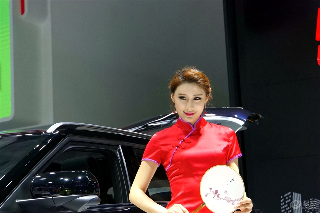 之前很火的女车模 8b11dac823dc49f190ff347351a1fd7c.jpg