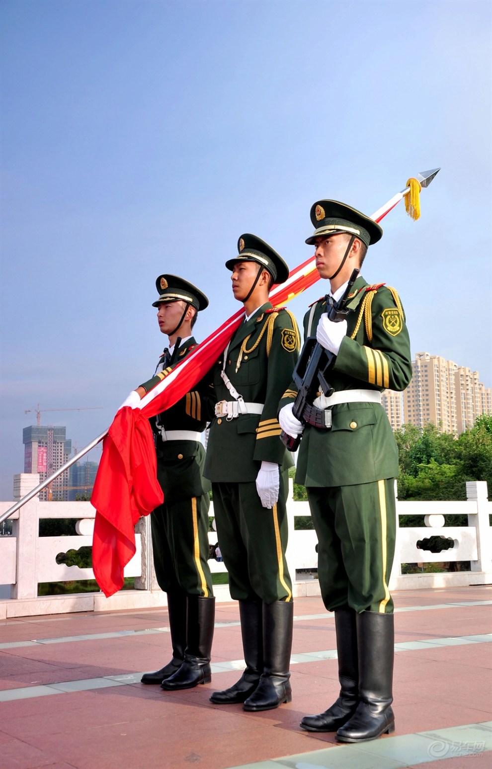 威武雄壮--记八一聂耳广场升国旗仪式