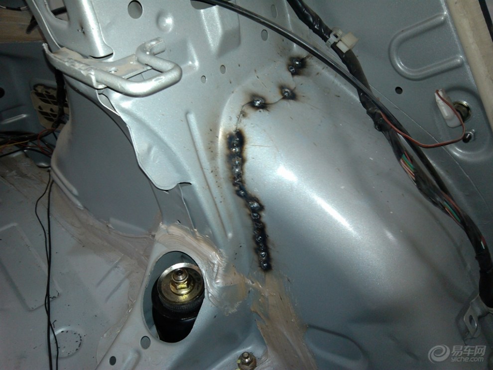 11年8月买的f3r后尾箱脱焊,4s店维修实录