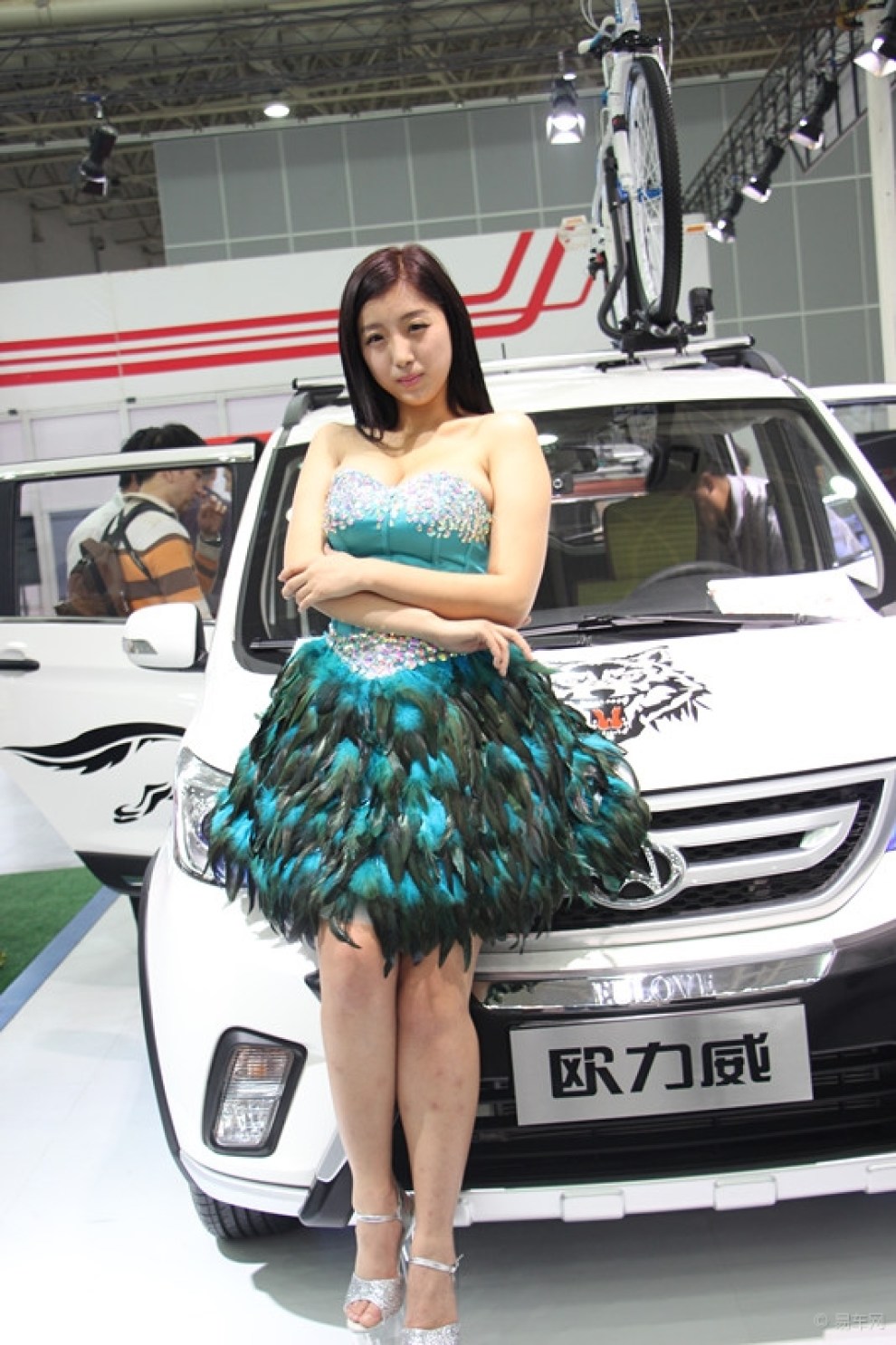 大胸金杯妹妹 汉阳车展长安面包车展台胸好大