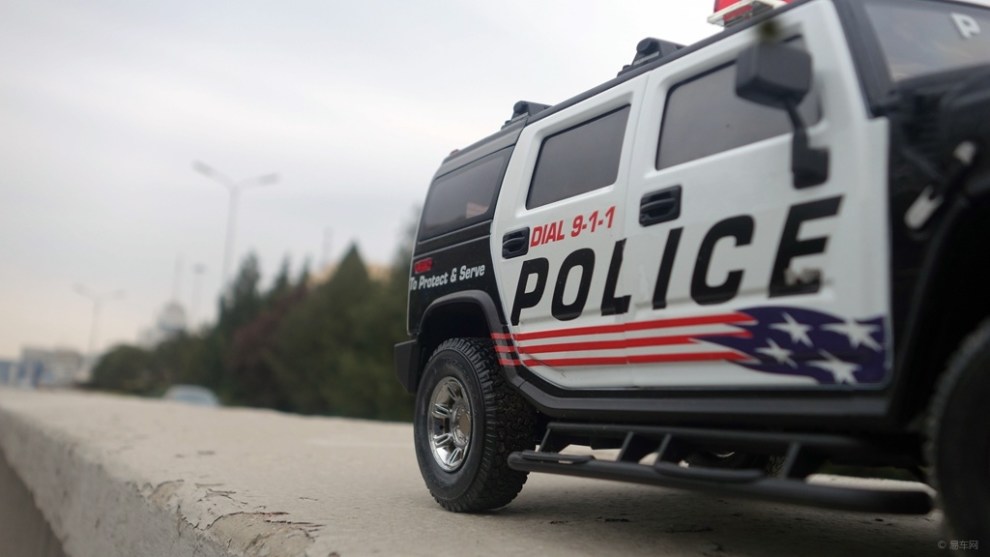 外拍悍马警车