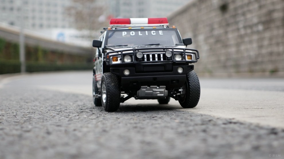 外拍悍马警车