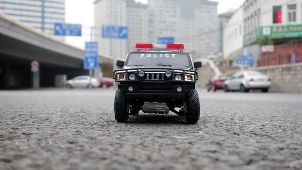 外拍悍马警车