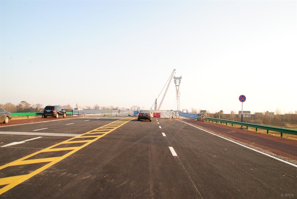 环巢湖大道北南沿岸路桥风光