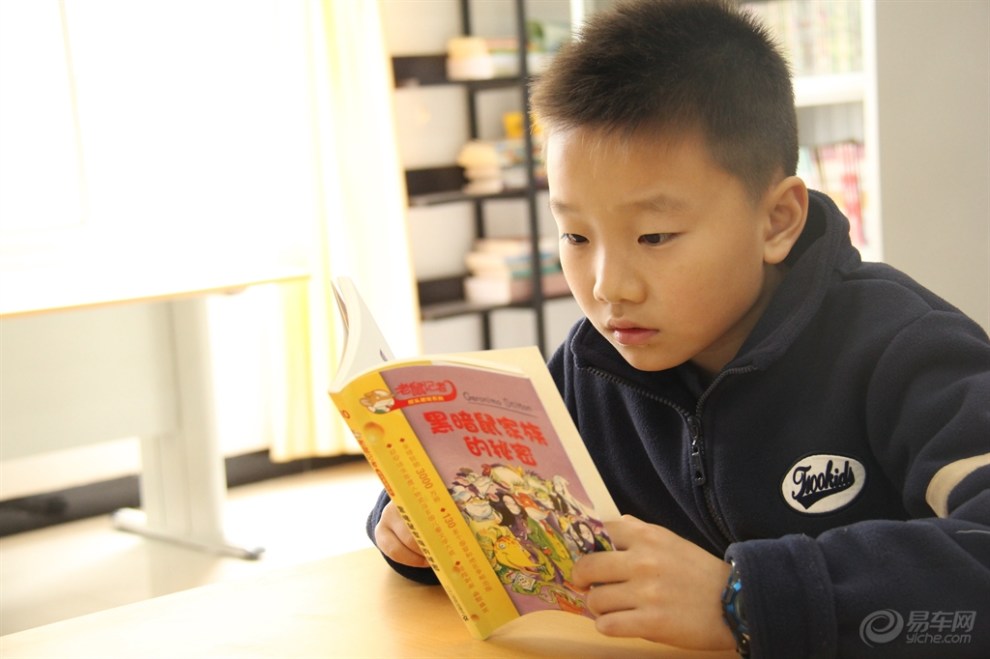 【宝贝快乐秀】快乐豆之读书郎(摄影)