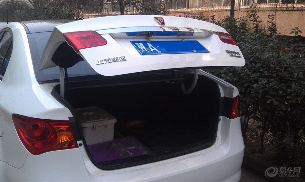 快来看,小三后备箱可以自动弹起来了!