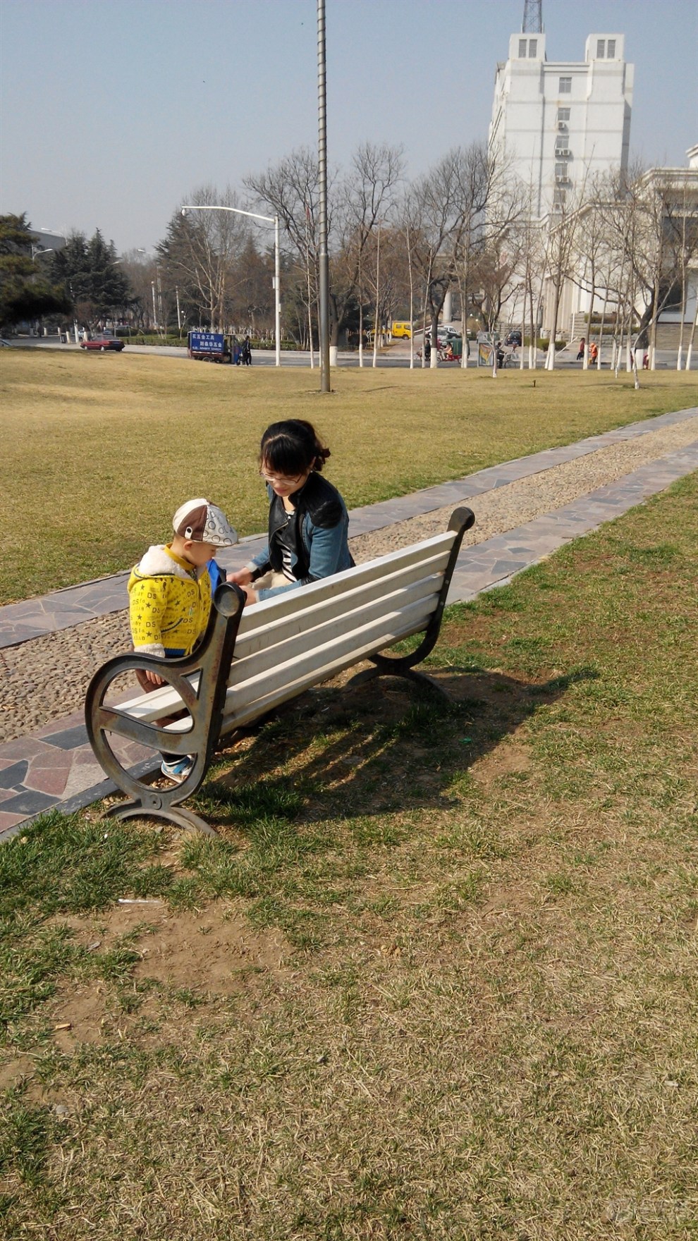 【宝贝快乐秀】妈妈给我买贴画带我出去玩