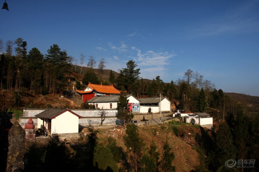 老疯人---石洞寺风光